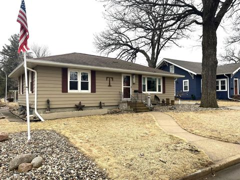 Homes For Sale - 1323 Oak Beach Drive<br/> Fairmont, MN 56031