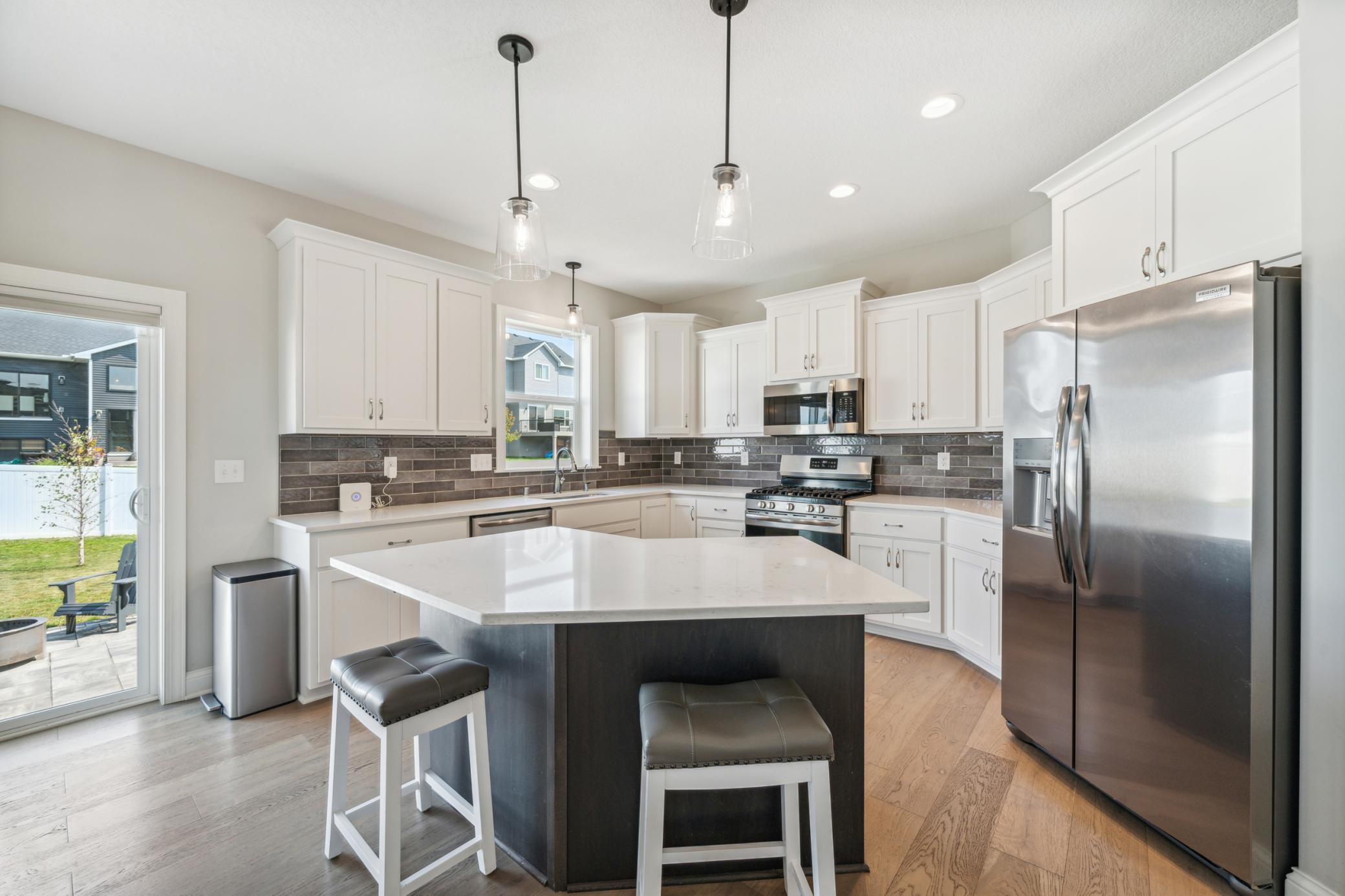 18528 Hexham Lane, Lakeville, Minnesota image 3