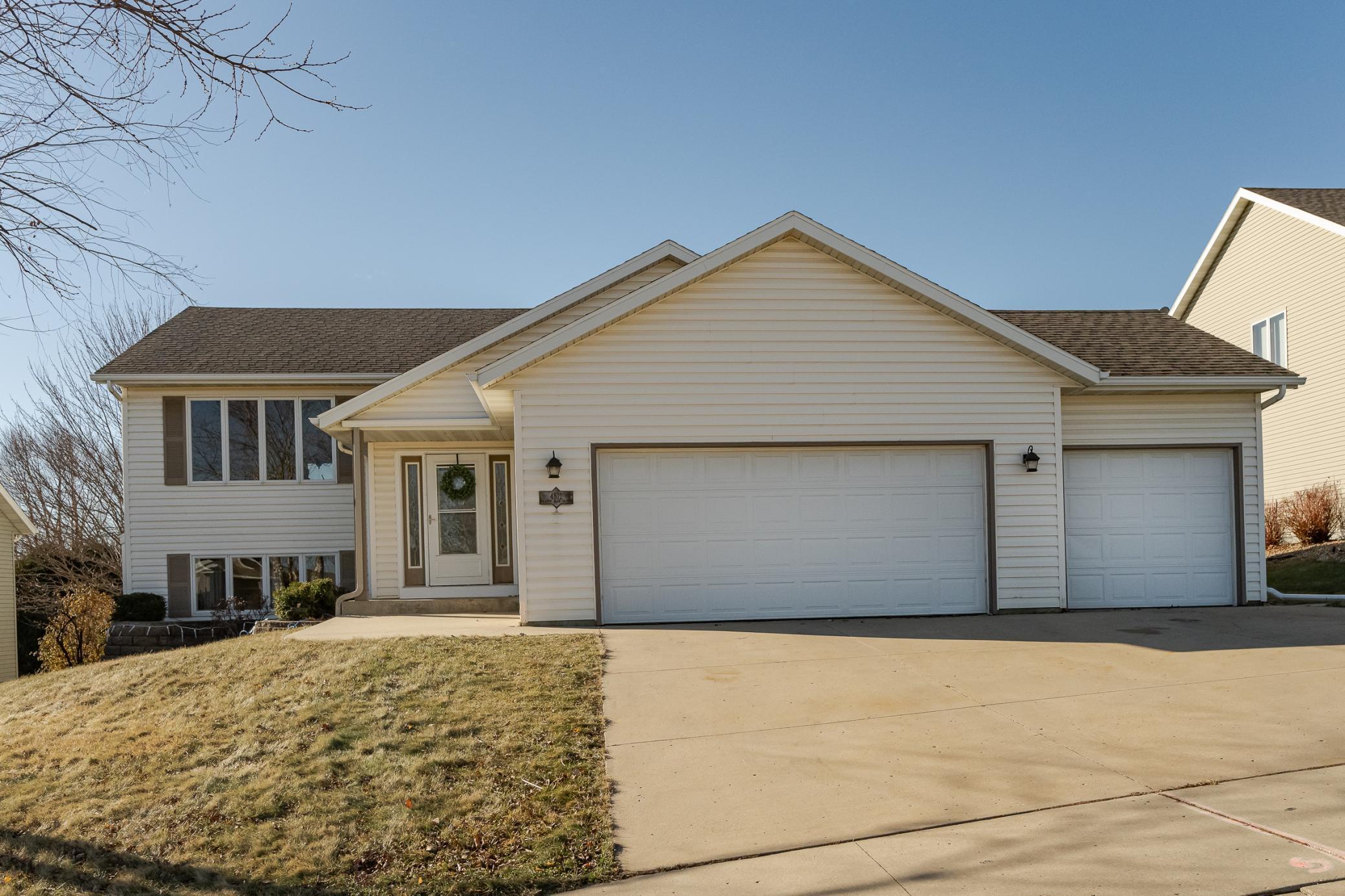 4512 Manor Park Drive, Rochester, Minnesota image 1