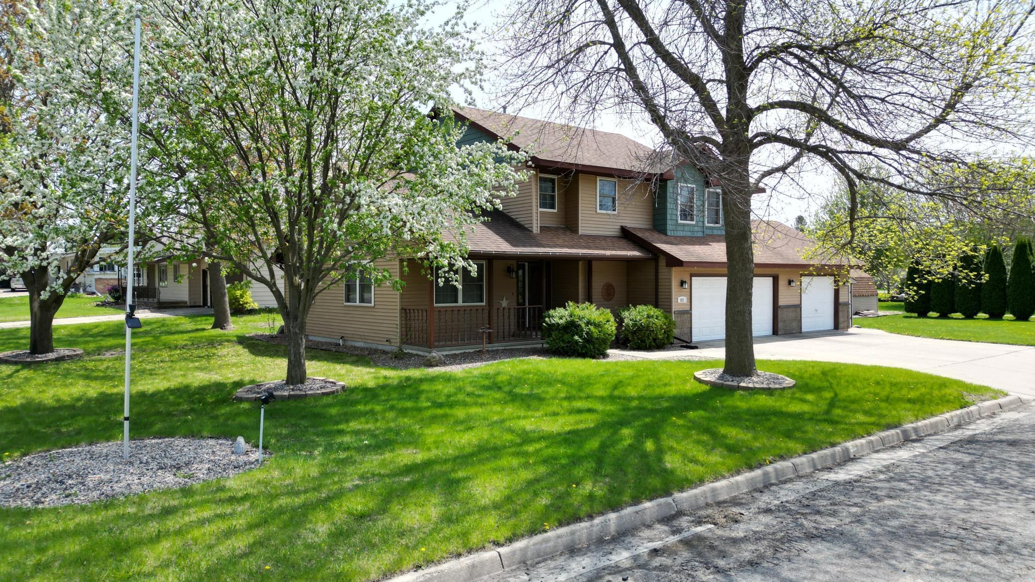 321 Memorial Drive, Blooming Prairie, Minnesota image 2