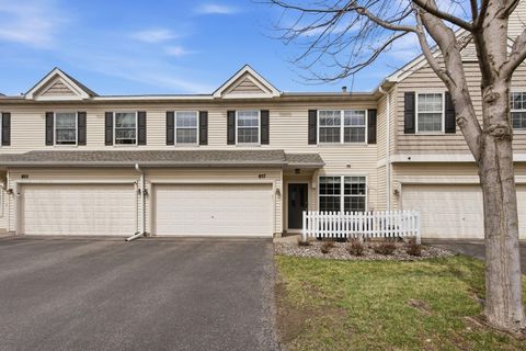 Townhouse For Sale - 857 Braunworth Court<br/> Chaska, MN 55318