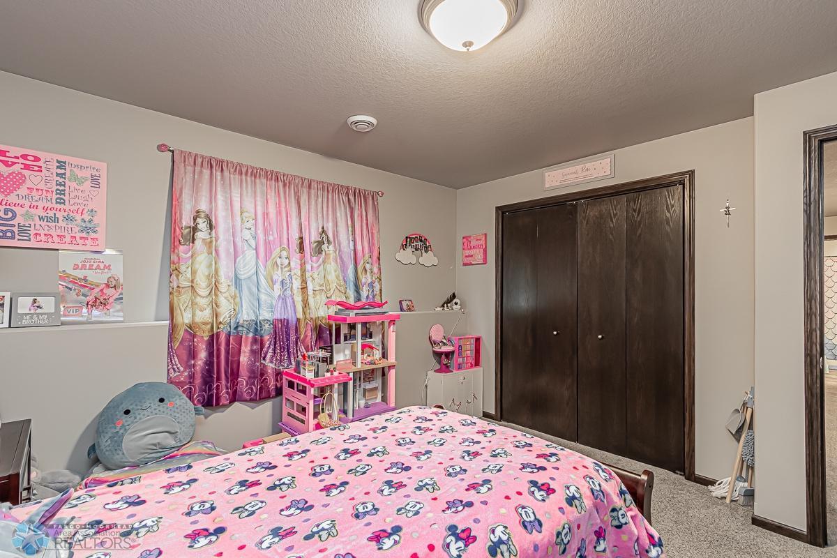 Moorhead, Minnesota 56560, United States, 4 Bedrooms Bedrooms, ,2 BathroomsBathrooms,Residential,Pending,55130