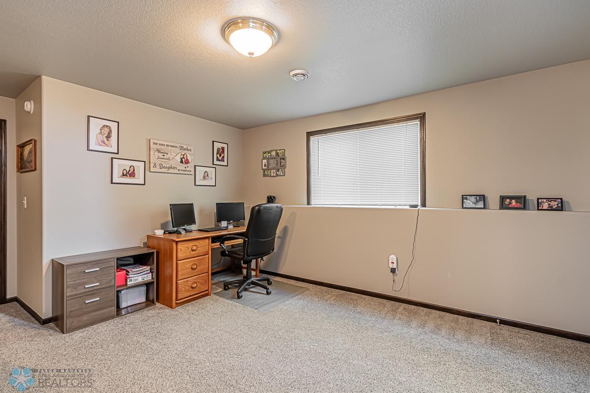 Moorhead, Minnesota 56560, United States, 4 Bedrooms Bedrooms, ,2 BathroomsBathrooms,Residential,Pending,55130