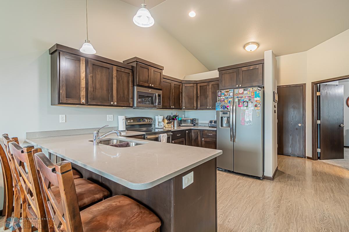 Moorhead, Minnesota 56560, United States, 4 Bedrooms Bedrooms, ,2 BathroomsBathrooms,Residential,Pending,55130