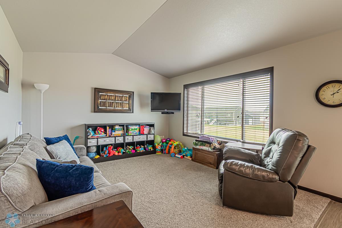 Moorhead, Minnesota 56560, United States, 4 Bedrooms Bedrooms, ,2 BathroomsBathrooms,Residential,Pending,55130