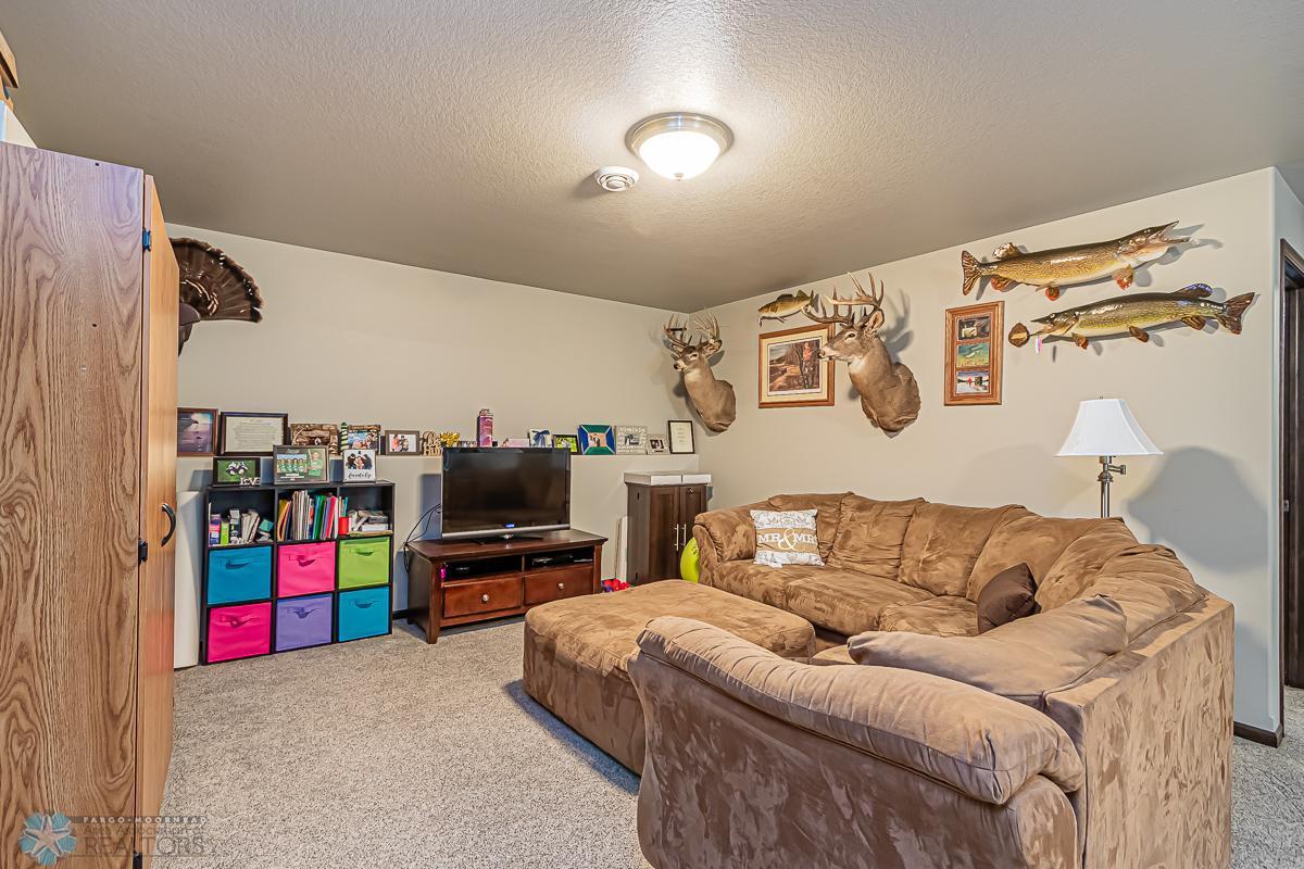 Moorhead, Minnesota 56560, United States, 4 Bedrooms Bedrooms, ,2 BathroomsBathrooms,Residential,Pending,55130