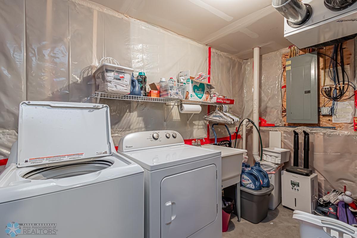 Moorhead, Minnesota 56560, United States, 4 Bedrooms Bedrooms, ,2 BathroomsBathrooms,Residential,Pending,55130