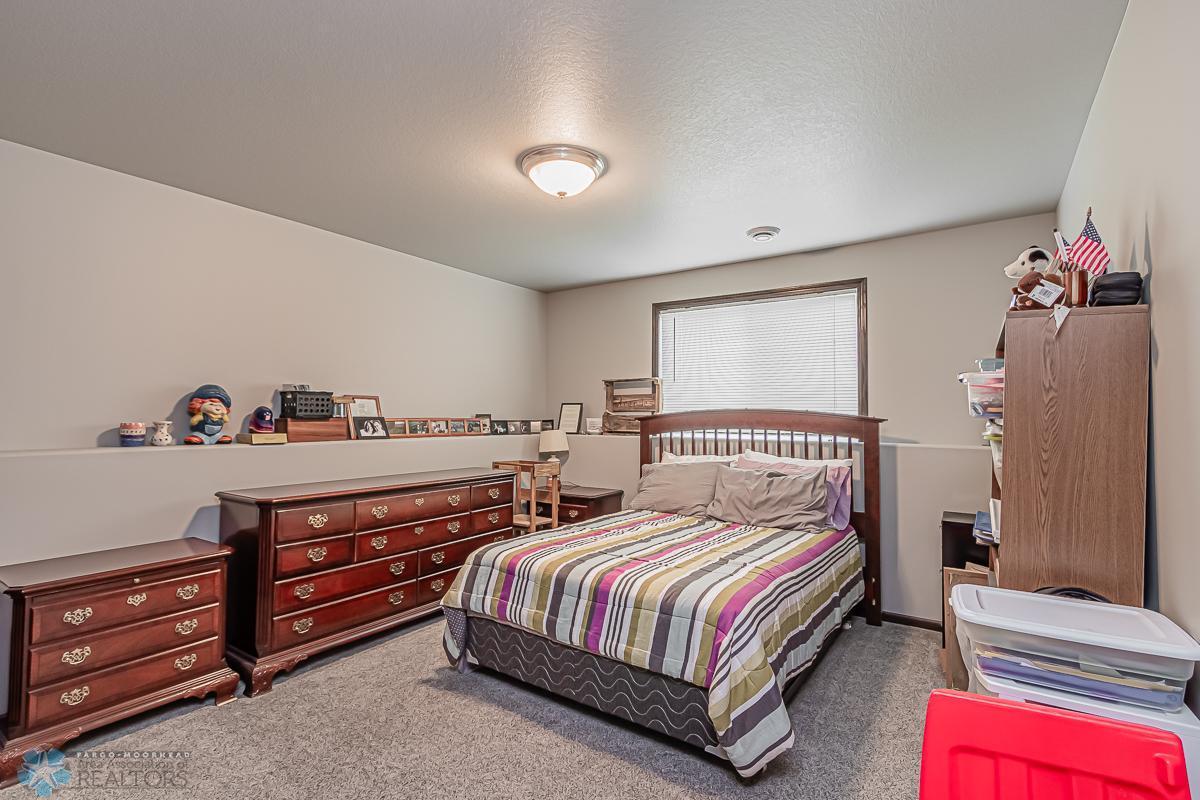 Moorhead, Minnesota 56560, United States, 4 Bedrooms Bedrooms, ,2 BathroomsBathrooms,Residential,Pending,55130