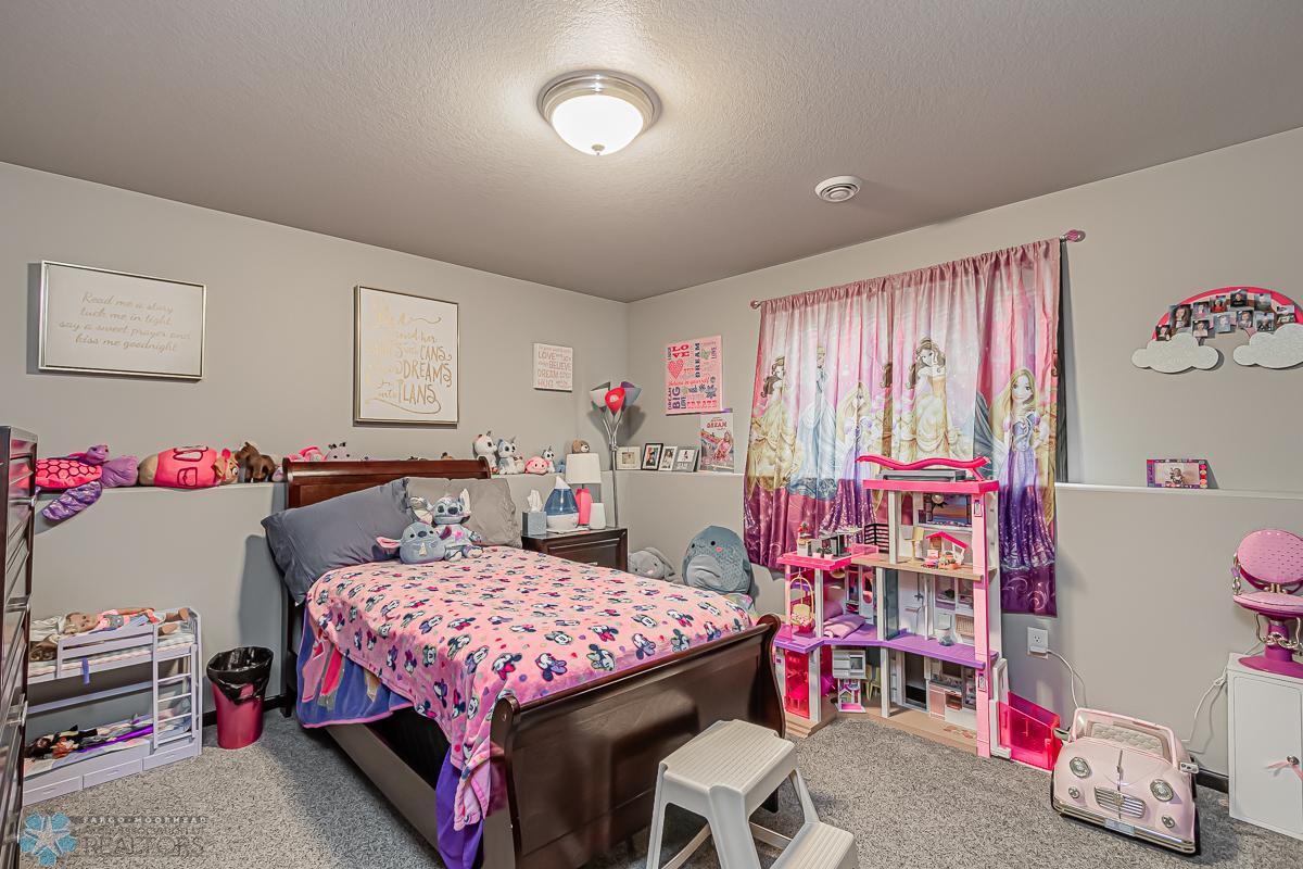 Moorhead, Minnesota 56560, United States, 4 Bedrooms Bedrooms, ,2 BathroomsBathrooms,Residential,Pending,55130