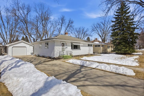 Homes For Sale - 305 21st Avenue<br/> Cass County, Fargo, ND 58102