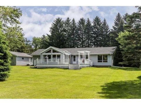 Homes For Sale - 4465 Vicksburg Lane<br/> Plymouth, MN 55446