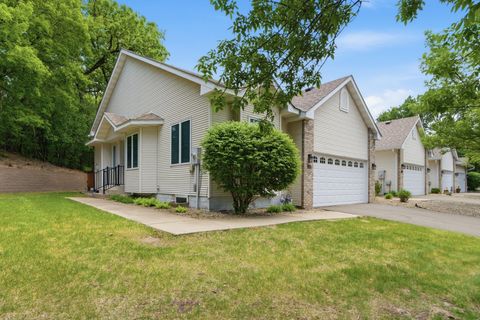 Townhouse For Sale - 815 Wescott Square<br/> Dakota County, Eagan, MN 55123