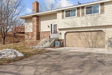 Homes For Sale - 10512 Decatur Avenue<br/> Bloomington, MN 55438