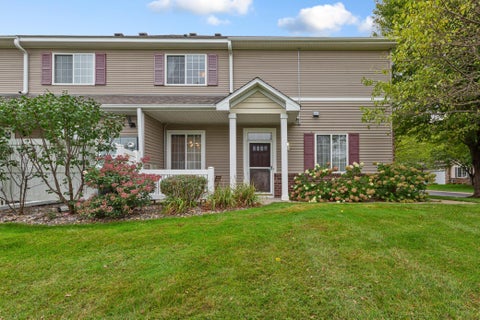 Townhouse For Sale - 738 Maple Hills Drive<br/> Maplewood, MN 55117