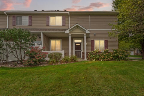 Townhouse For Sale - 738 Maple Hills Drive<br/> Maplewood, MN 55117