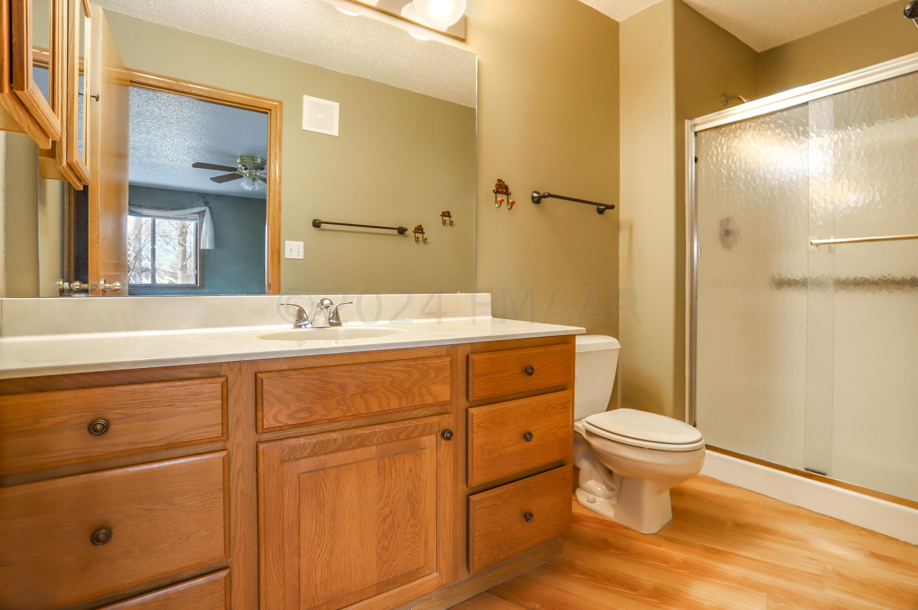 Fargo, North Dakota 58104, United States, 2 Bedrooms Bedrooms, ,2 BathroomsBathrooms,Residential,Pending,64446