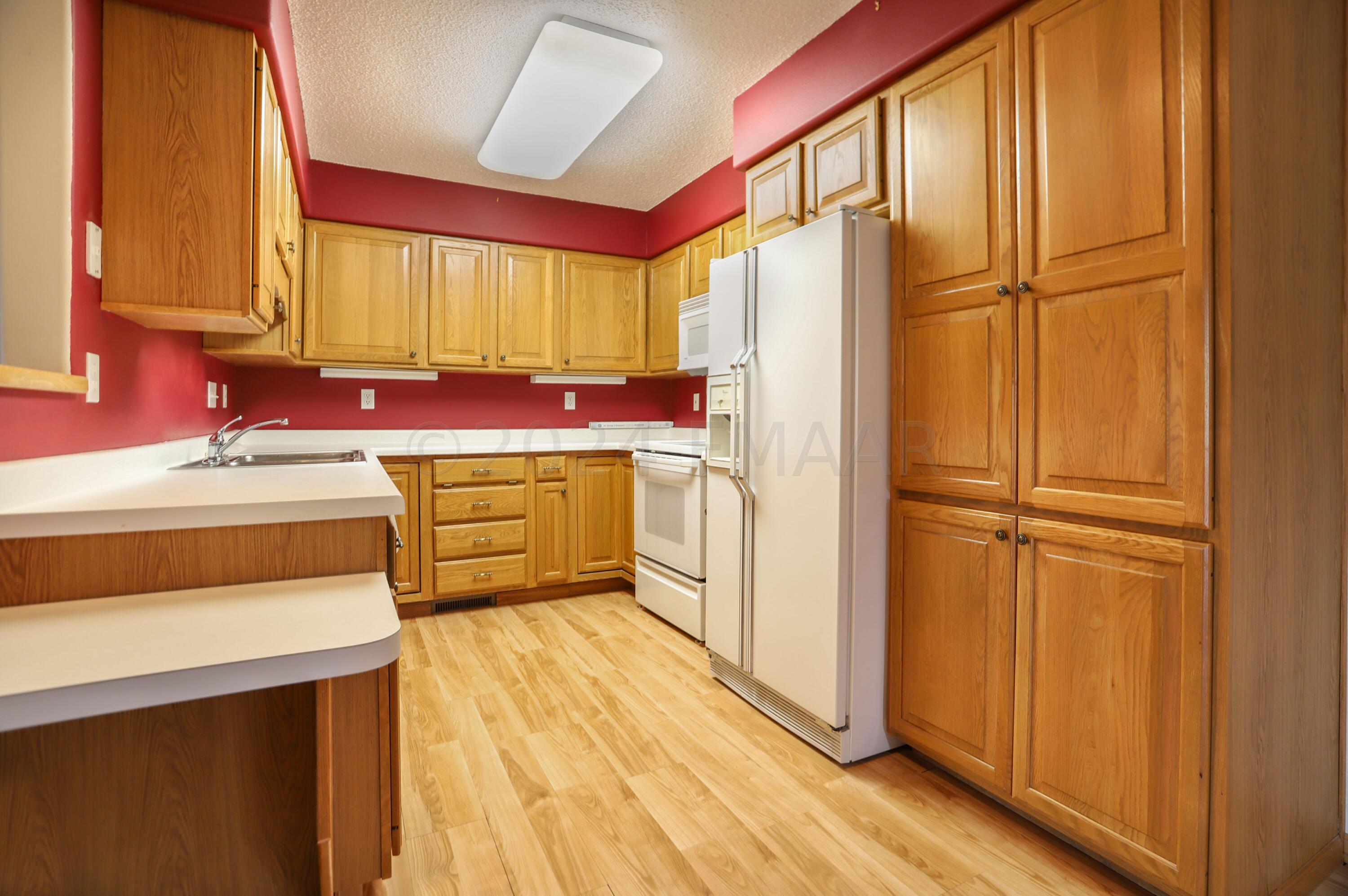 Fargo, North Dakota 58104, United States, 2 Bedrooms Bedrooms, ,2 BathroomsBathrooms,Residential,Pending,64446