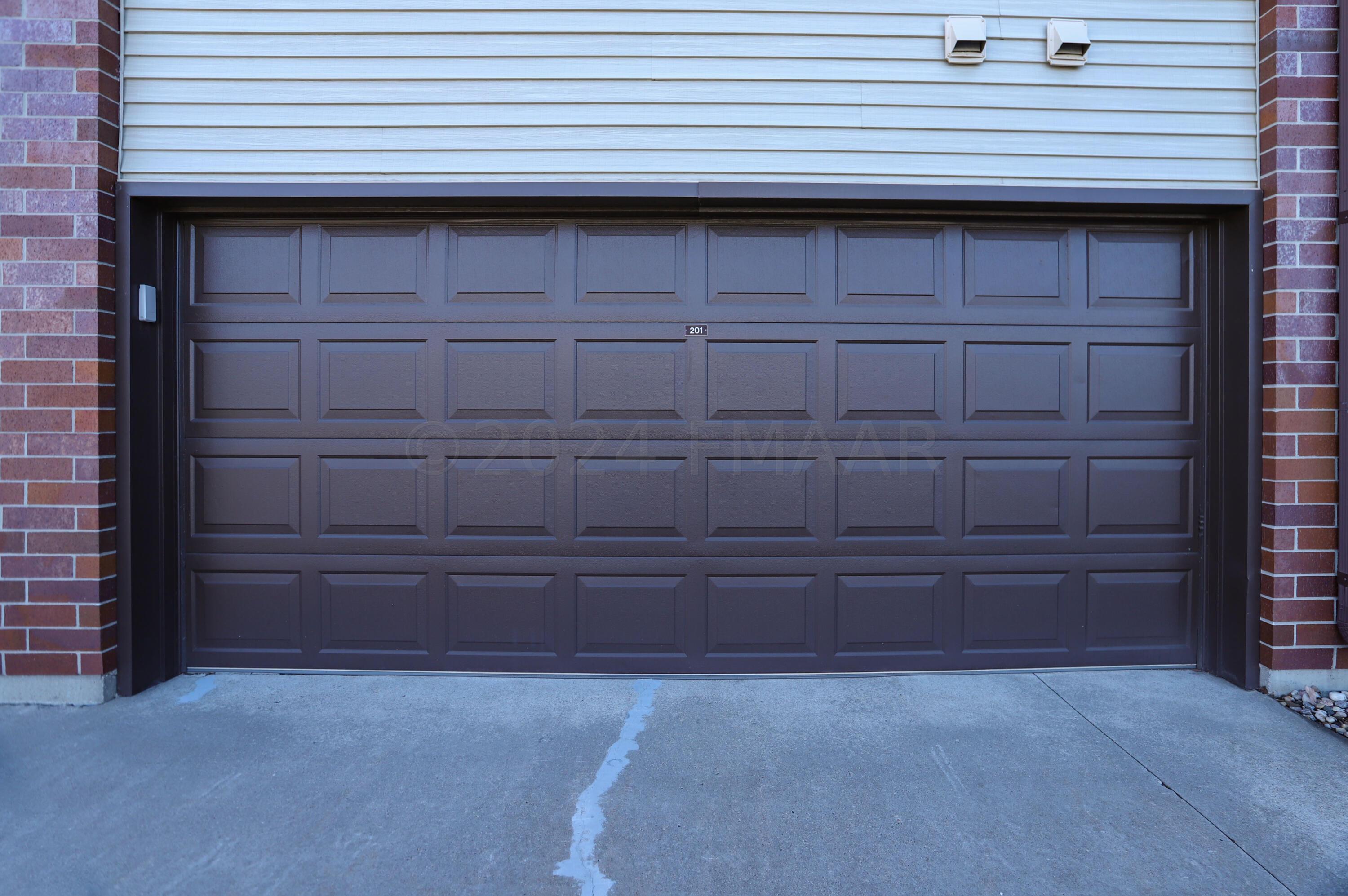 Fargo, North Dakota 58104, United States, 2 Bedrooms Bedrooms, ,2 BathroomsBathrooms,Residential,Pending,64446