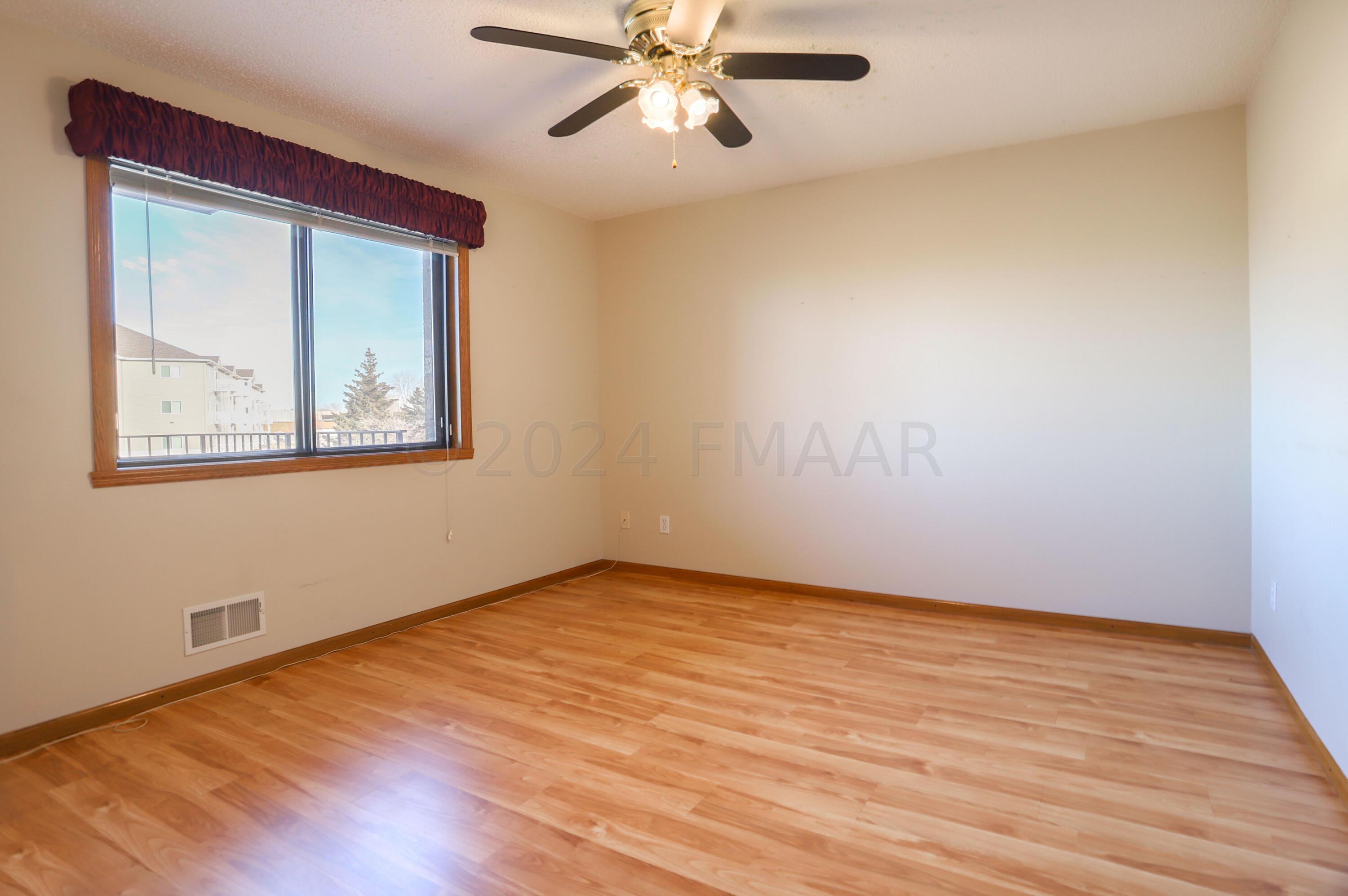 Fargo, North Dakota 58104, United States, 2 Bedrooms Bedrooms, ,2 BathroomsBathrooms,Residential,Pending,64446