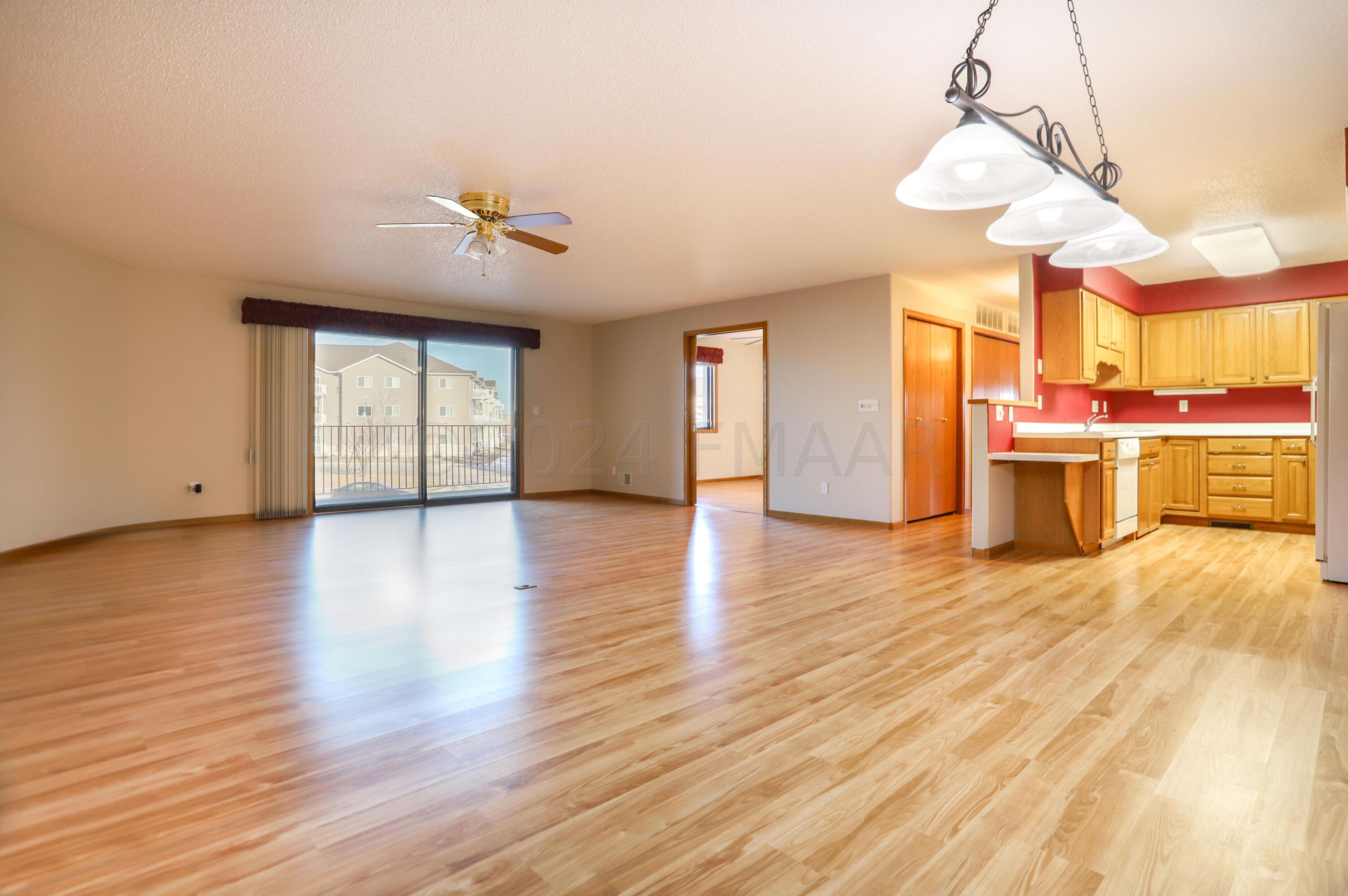 Fargo, North Dakota 58104, United States, 2 Bedrooms Bedrooms, ,2 BathroomsBathrooms,Residential,Pending,64446