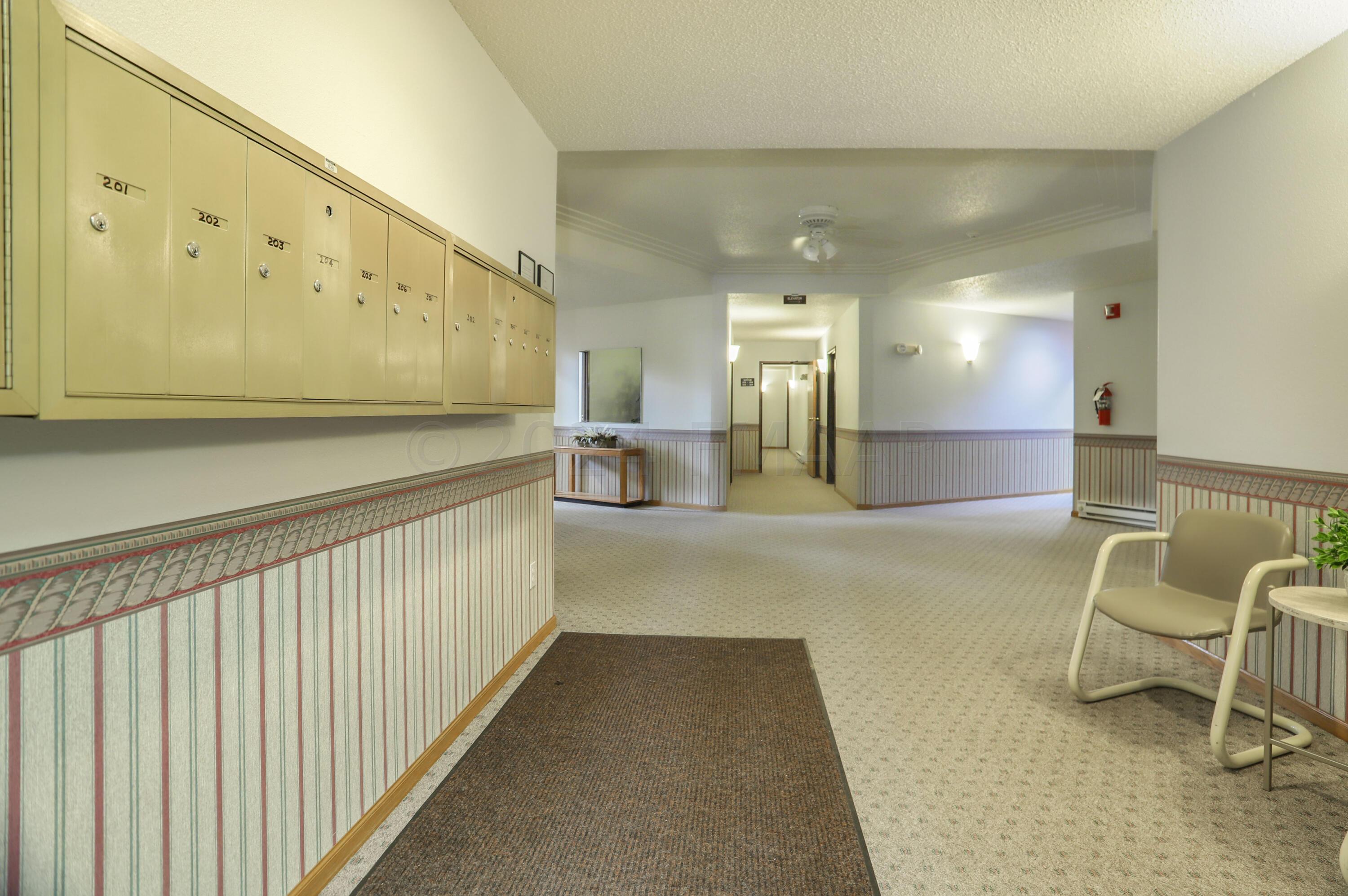 Fargo, North Dakota 58104, United States, 2 Bedrooms Bedrooms, ,2 BathroomsBathrooms,Residential,Pending,64446