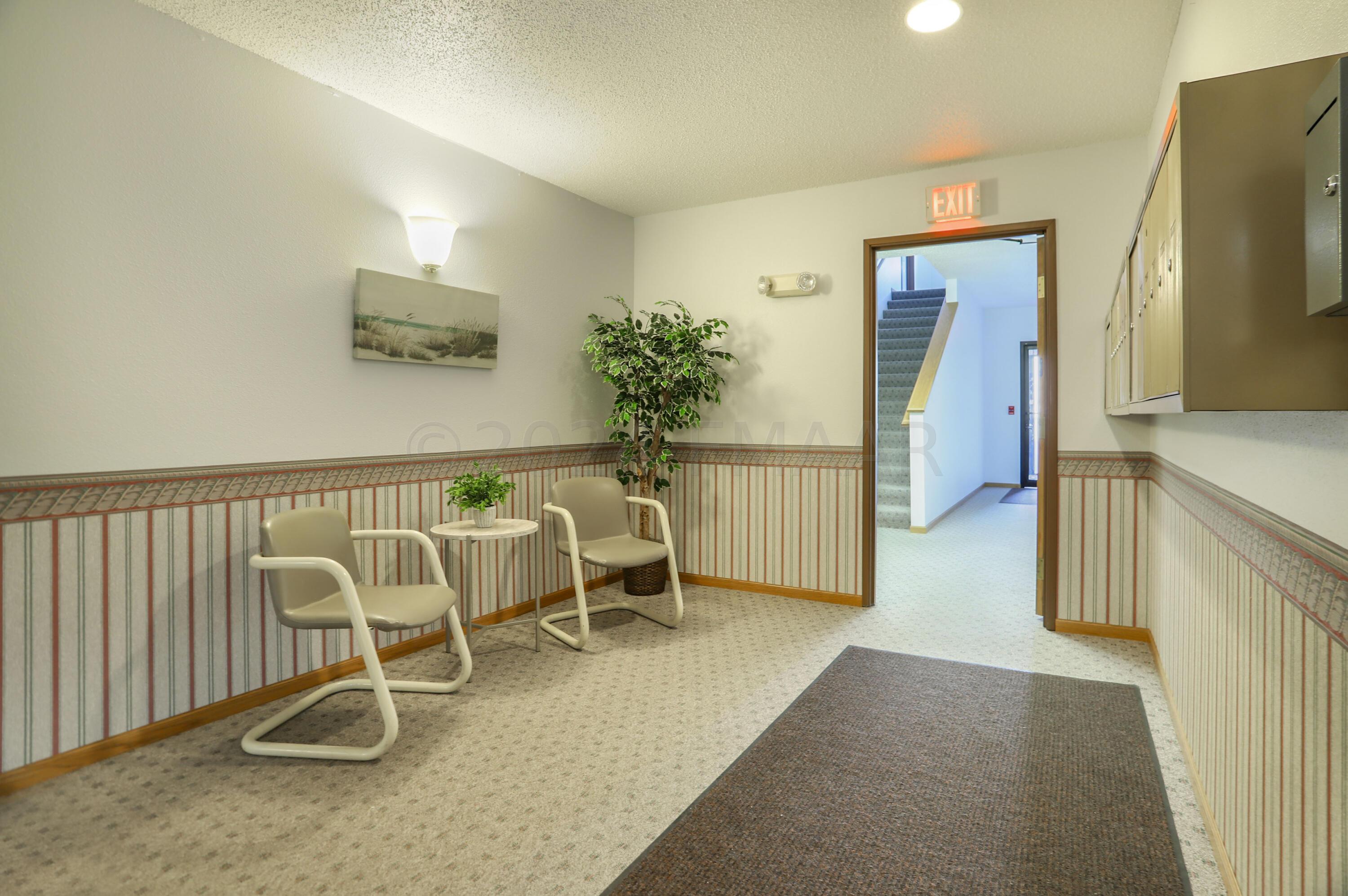 Fargo, North Dakota 58104, United States, 2 Bedrooms Bedrooms, ,2 BathroomsBathrooms,Residential,Pending,64446