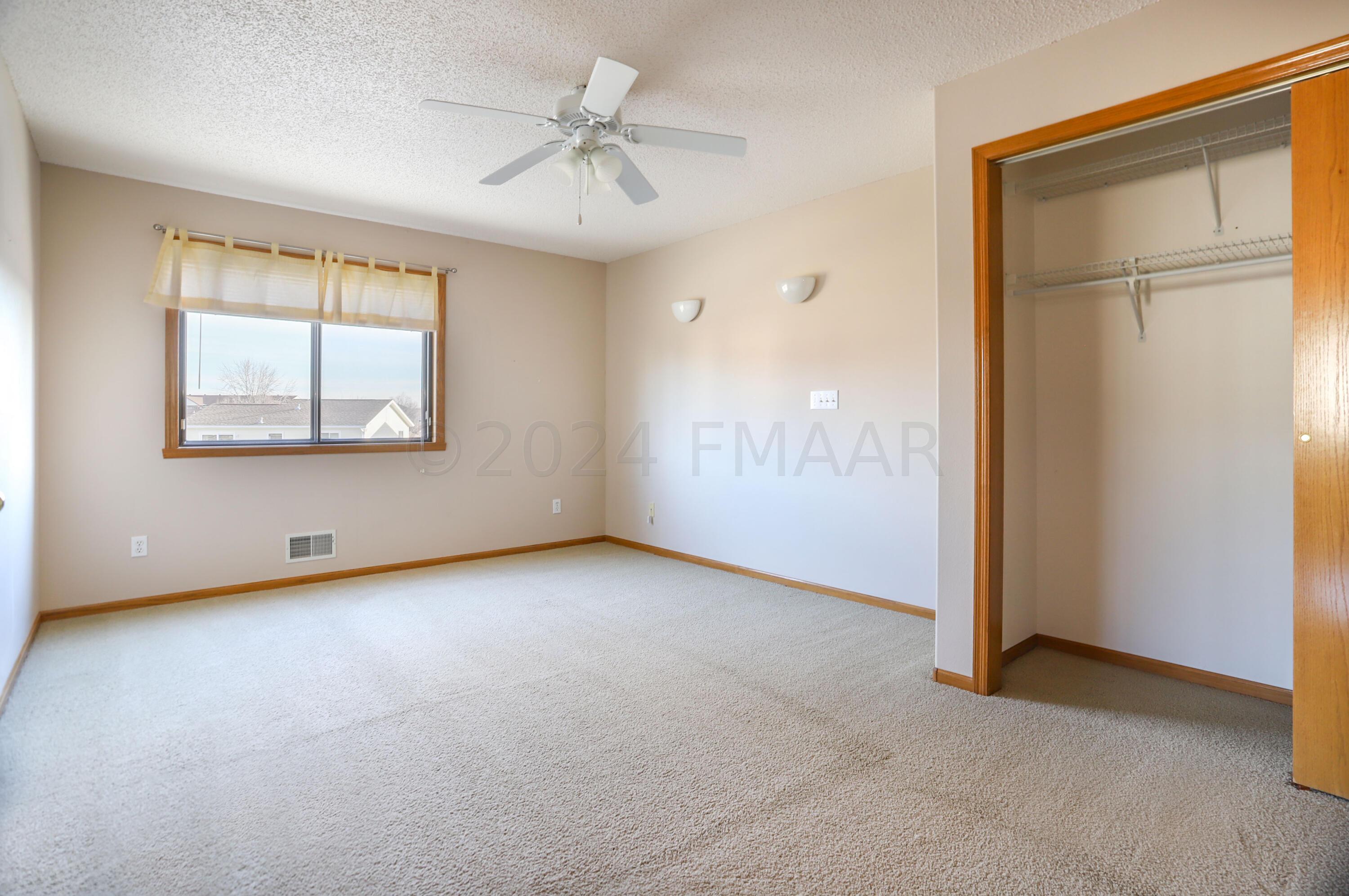 Fargo, North Dakota 58104, United States, 2 Bedrooms Bedrooms, ,2 BathroomsBathrooms,Residential,Pending,64446