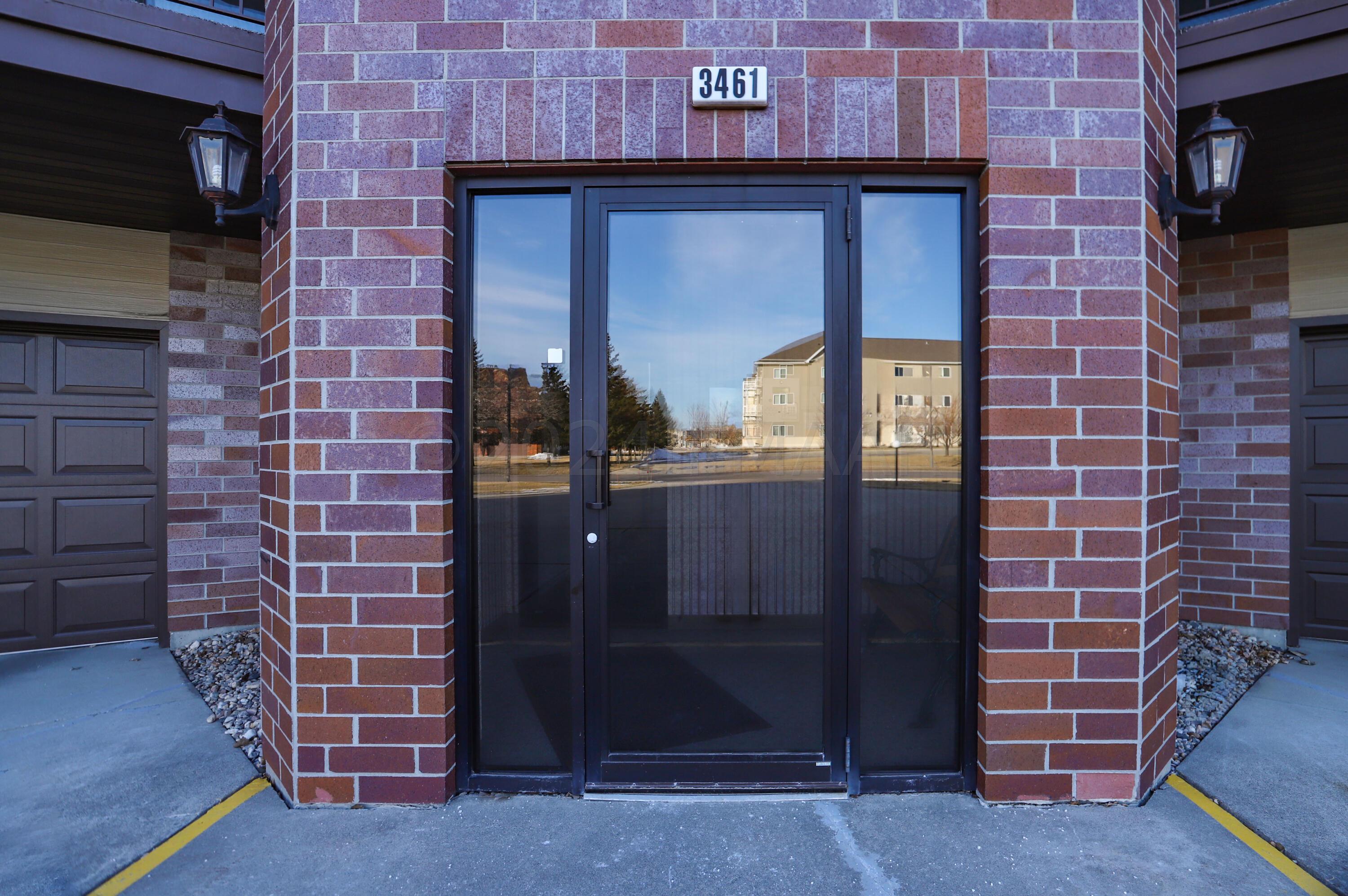 Fargo, North Dakota 58104, United States, 2 Bedrooms Bedrooms, ,2 BathroomsBathrooms,Residential,Pending,64446