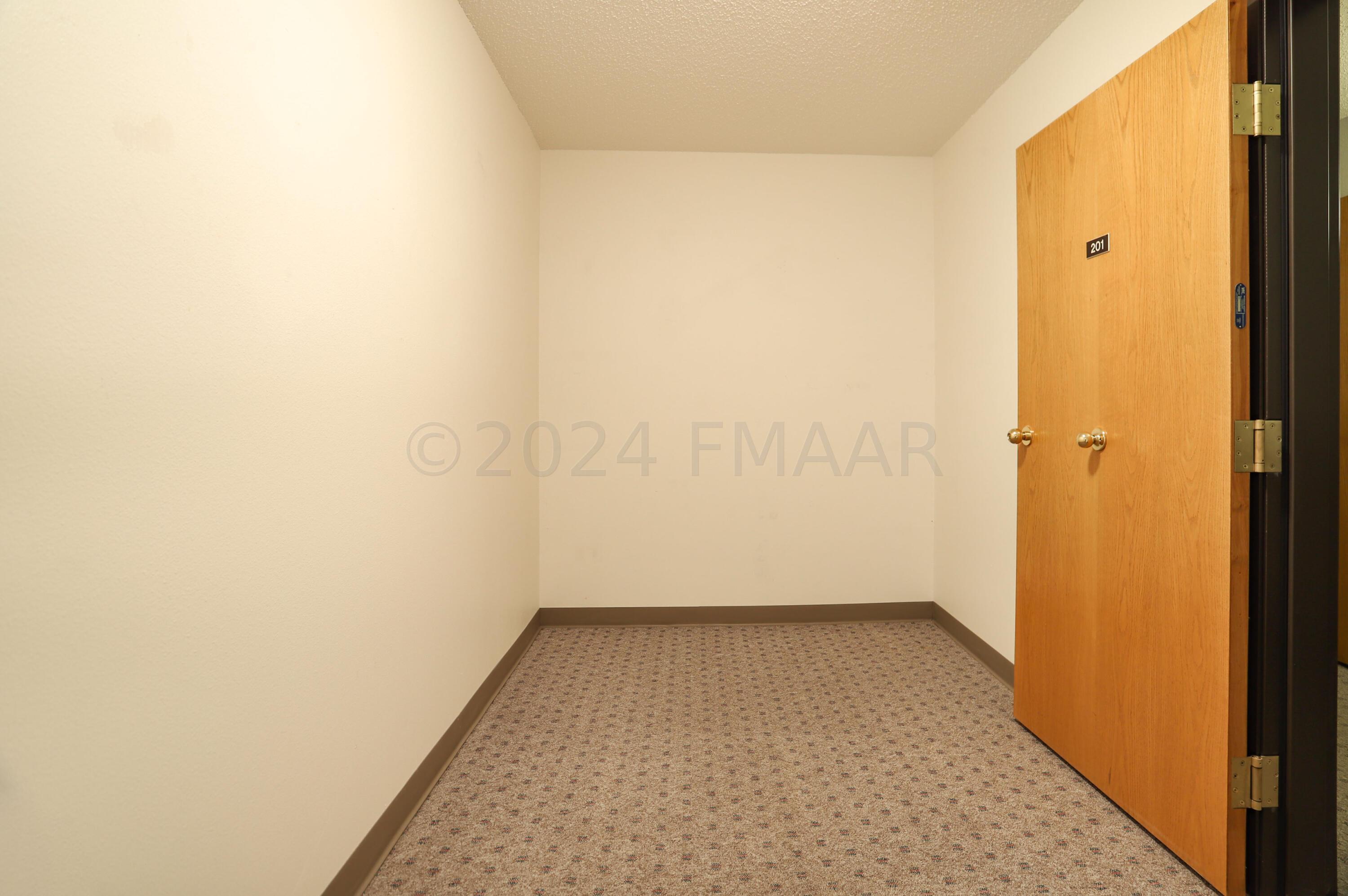 Fargo, North Dakota 58104, United States, 2 Bedrooms Bedrooms, ,2 BathroomsBathrooms,Residential,Pending,64446