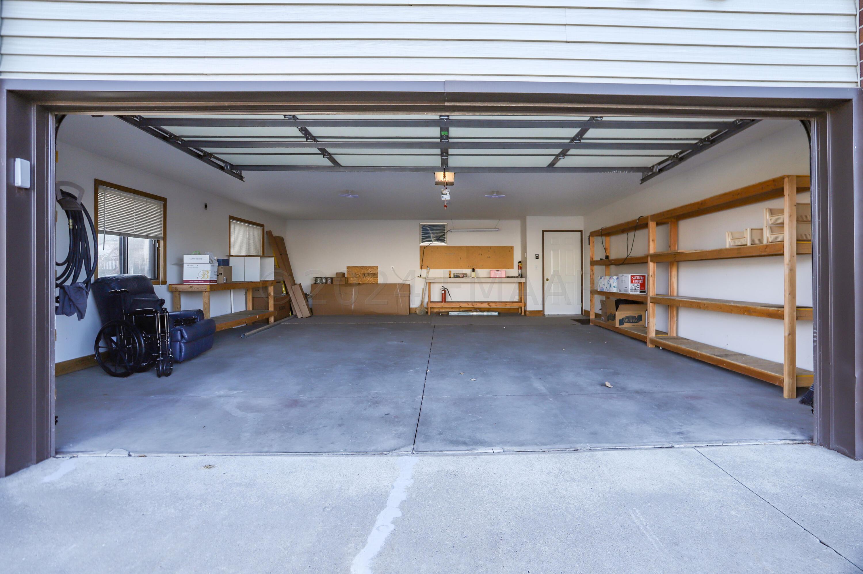 Fargo, North Dakota 58104, United States, 2 Bedrooms Bedrooms, ,2 BathroomsBathrooms,Residential,Pending,64446