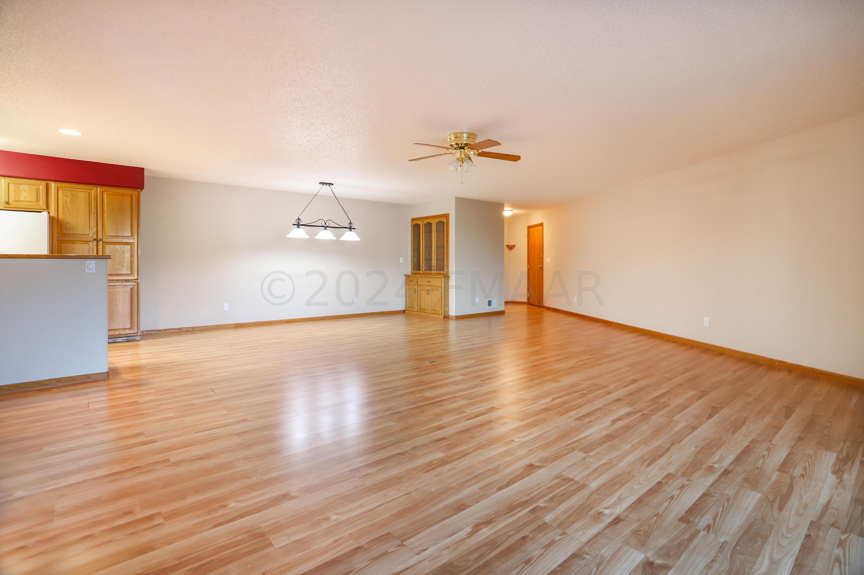 Fargo, North Dakota 58104, United States, 2 Bedrooms Bedrooms, ,2 BathroomsBathrooms,Residential,Pending,64446