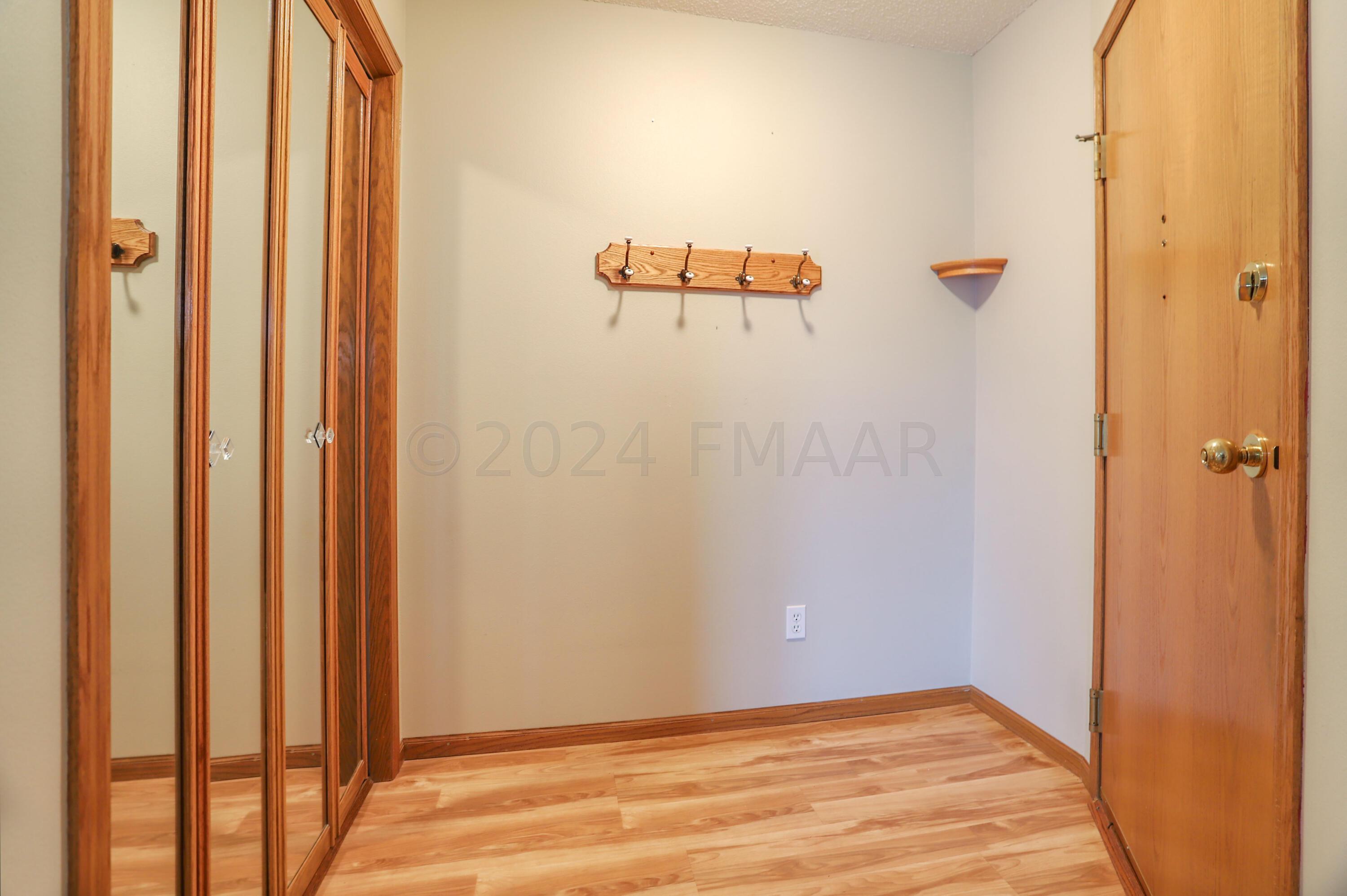 Fargo, North Dakota 58104, United States, 2 Bedrooms Bedrooms, ,2 BathroomsBathrooms,Residential,Pending,64446