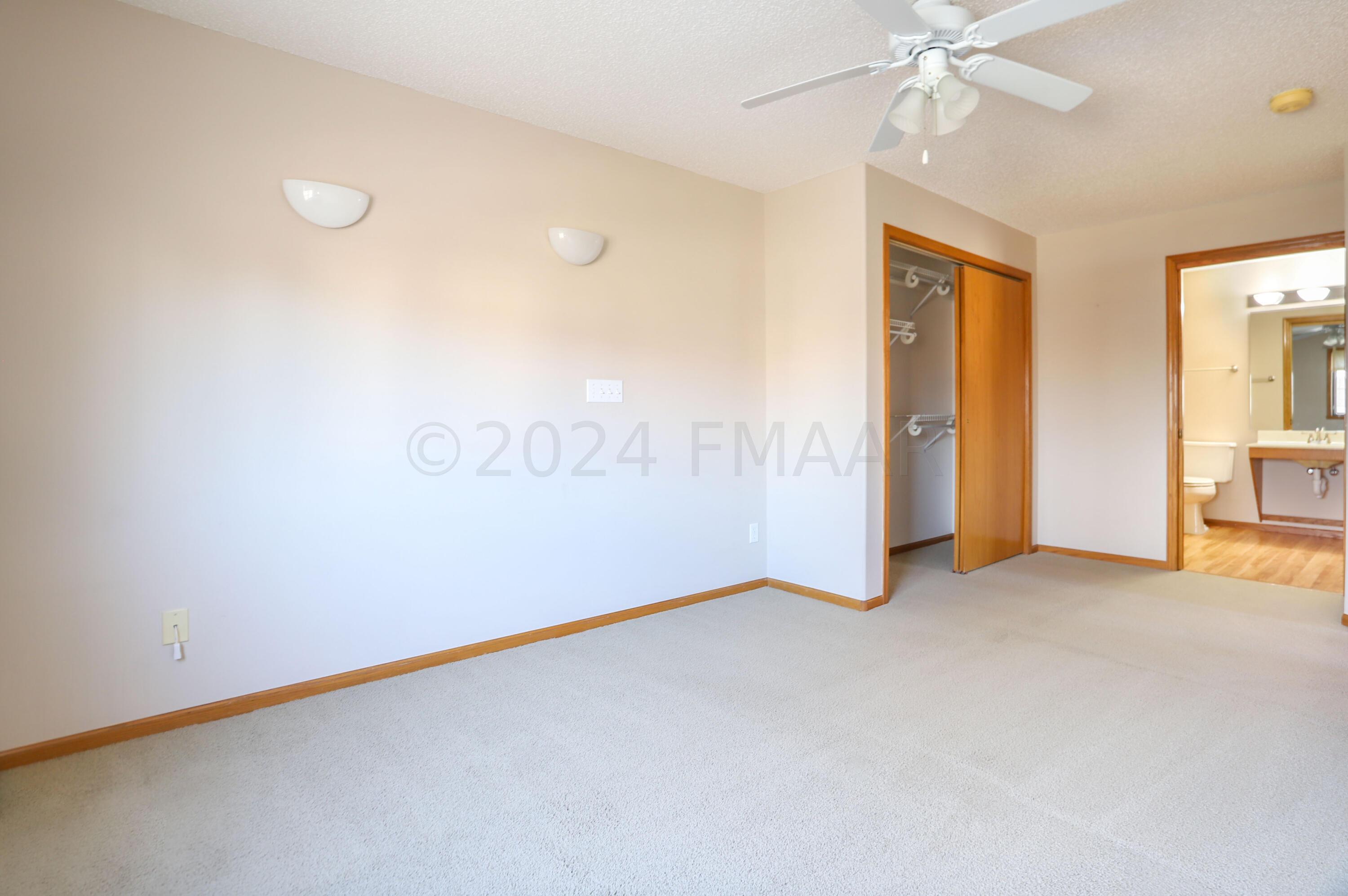 Fargo, North Dakota 58104, United States, 2 Bedrooms Bedrooms, ,2 BathroomsBathrooms,Residential,Pending,64446