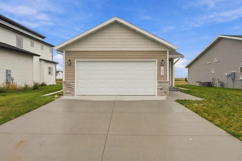 Homes For Sale - 7691 Cub Creek Way<br/> Horace, ND 58047