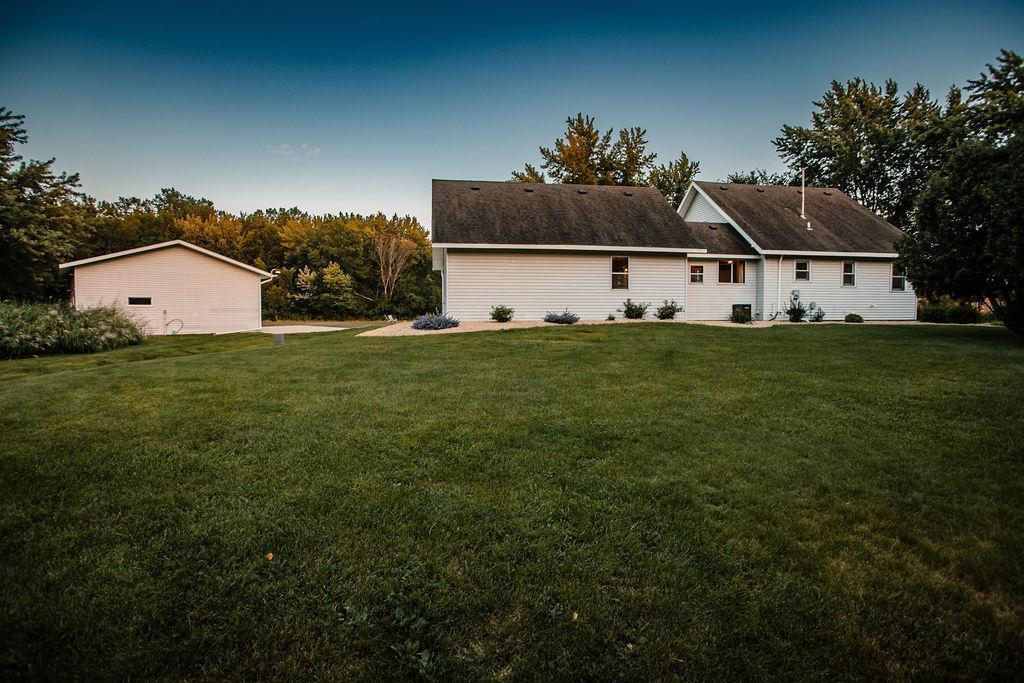3306 11th Street, Austin, Minnesota image 9