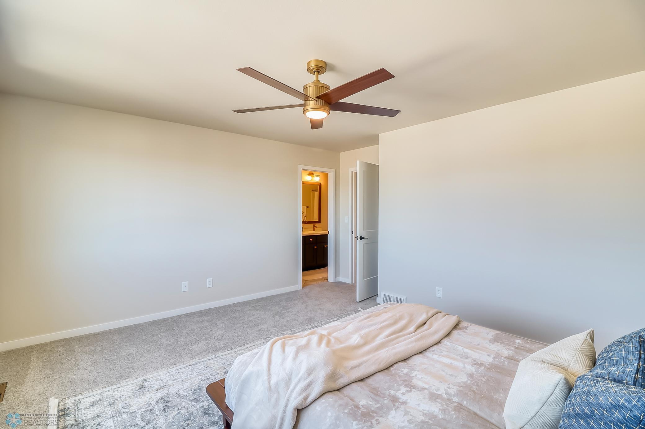 6662 Belding Drive, Fargo, North Dakota image 16
