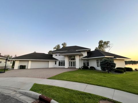 Homes For Sale - 553 Lake Street<br/> Sauk Centre, MN 56378