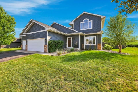 Homes For Sale - 800 Griffing Park Road<br/> Buffalo, MN 55313