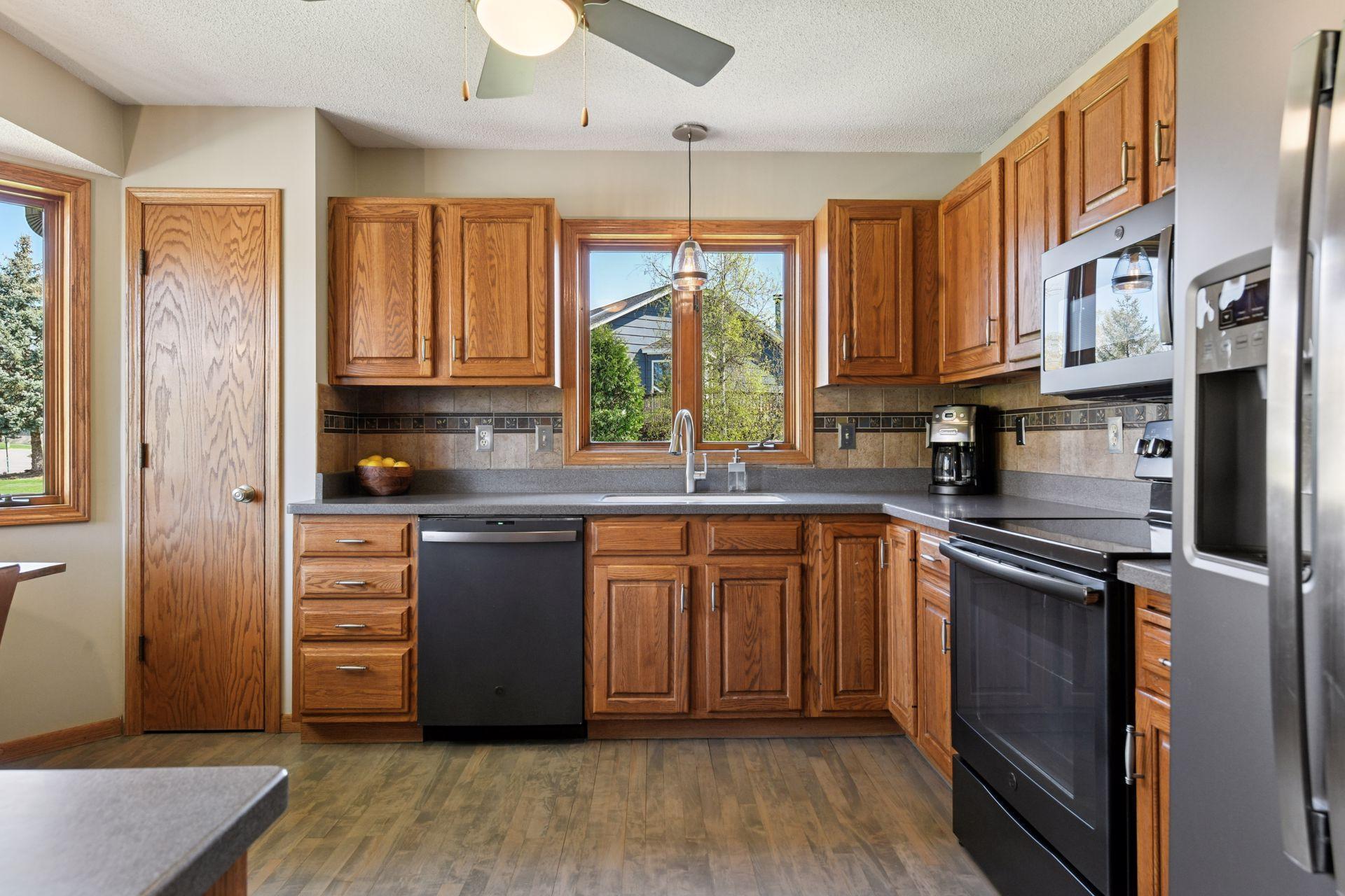 7413 Paulsen Drive, Eden Prairie, Minnesota image 2