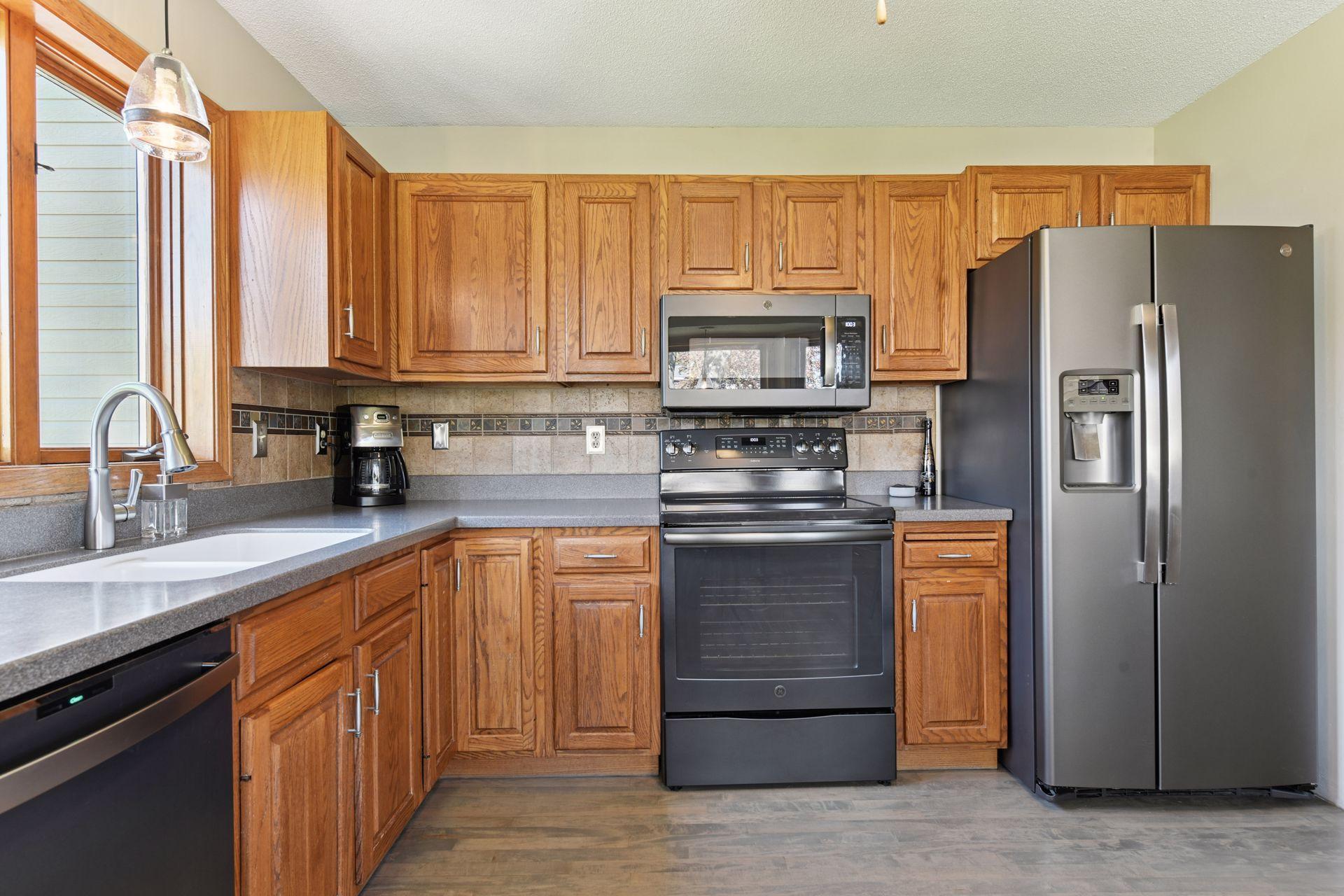 7413 Paulsen Drive, Eden Prairie, Minnesota image 3