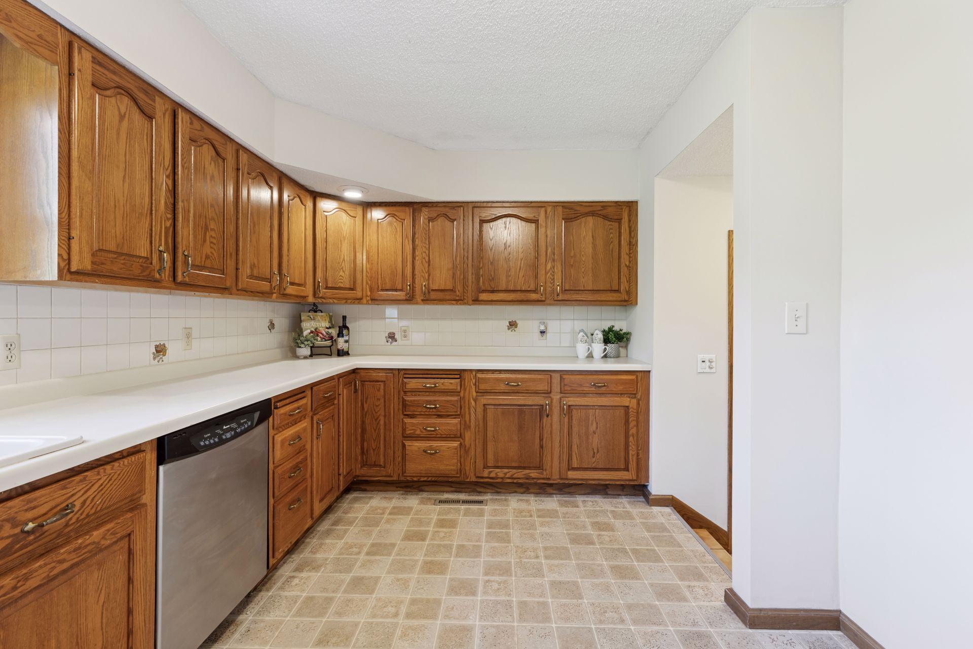 7146 Military Road, Woodbury, Minnesota image 5