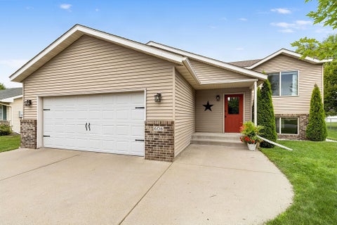 Homes For Sale - 606 Lake Anna Drive<br/> Avon, MN 56310