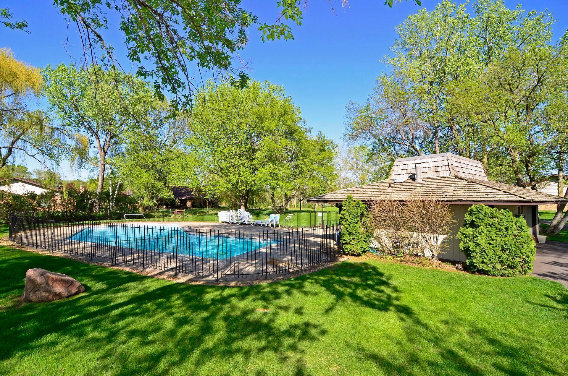 1231 Black Oaks Lane, Minneapolis, Minnesota image 20