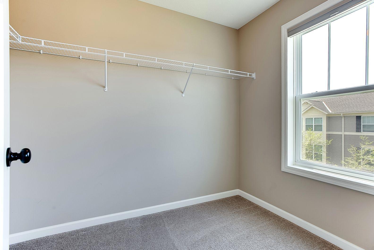 8934 SW Village Loop, Chanhassen, Minnesota image 17
