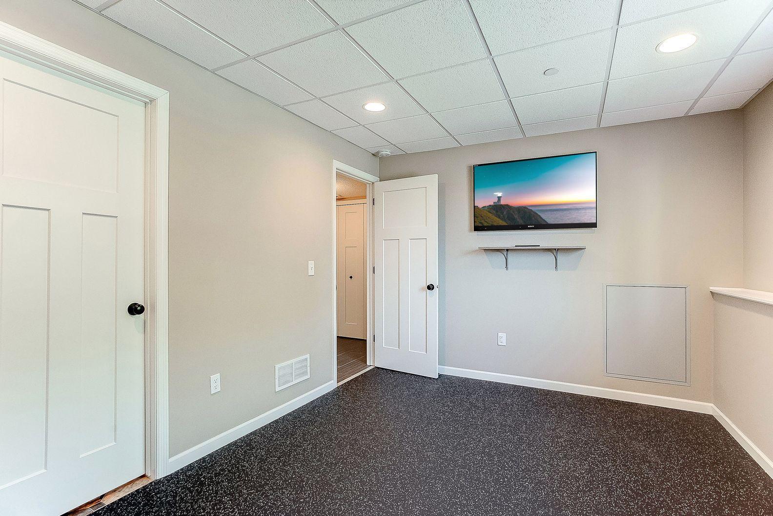8934 SW Village Loop, Chanhassen, Minnesota image 31