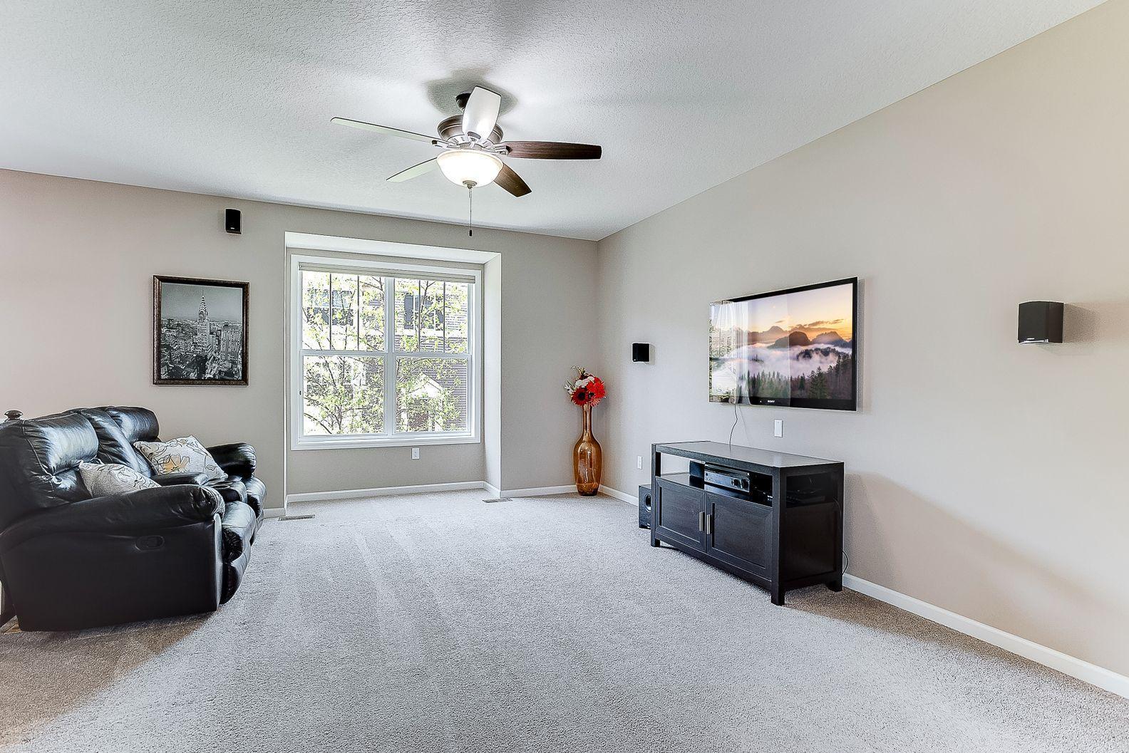 8934 SW Village Loop, Chanhassen, Minnesota image 9