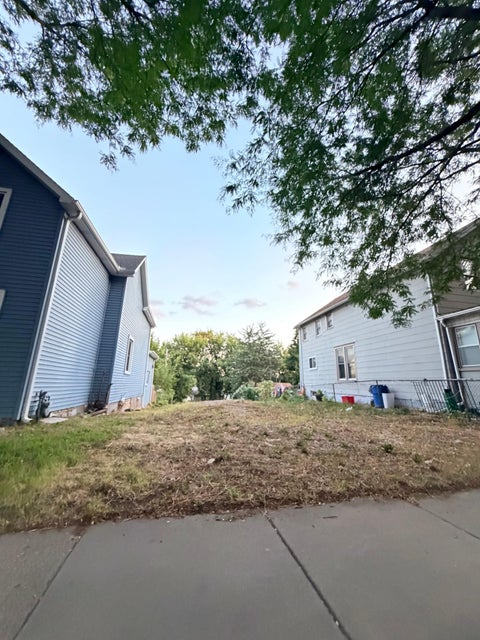 Vacant Land For Sale - 914 York Avenue<br/> Saint Paul, MN 55106