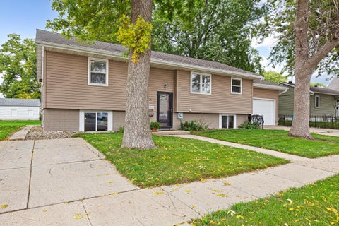 Multifamily For Sale - 109 10th Avenue<br/> Waseca County, Waseca, MN 56093