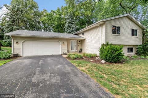 Homes For Sale - 10581 Lake Fall Drive<br/> Eden Prairie, MN 55347