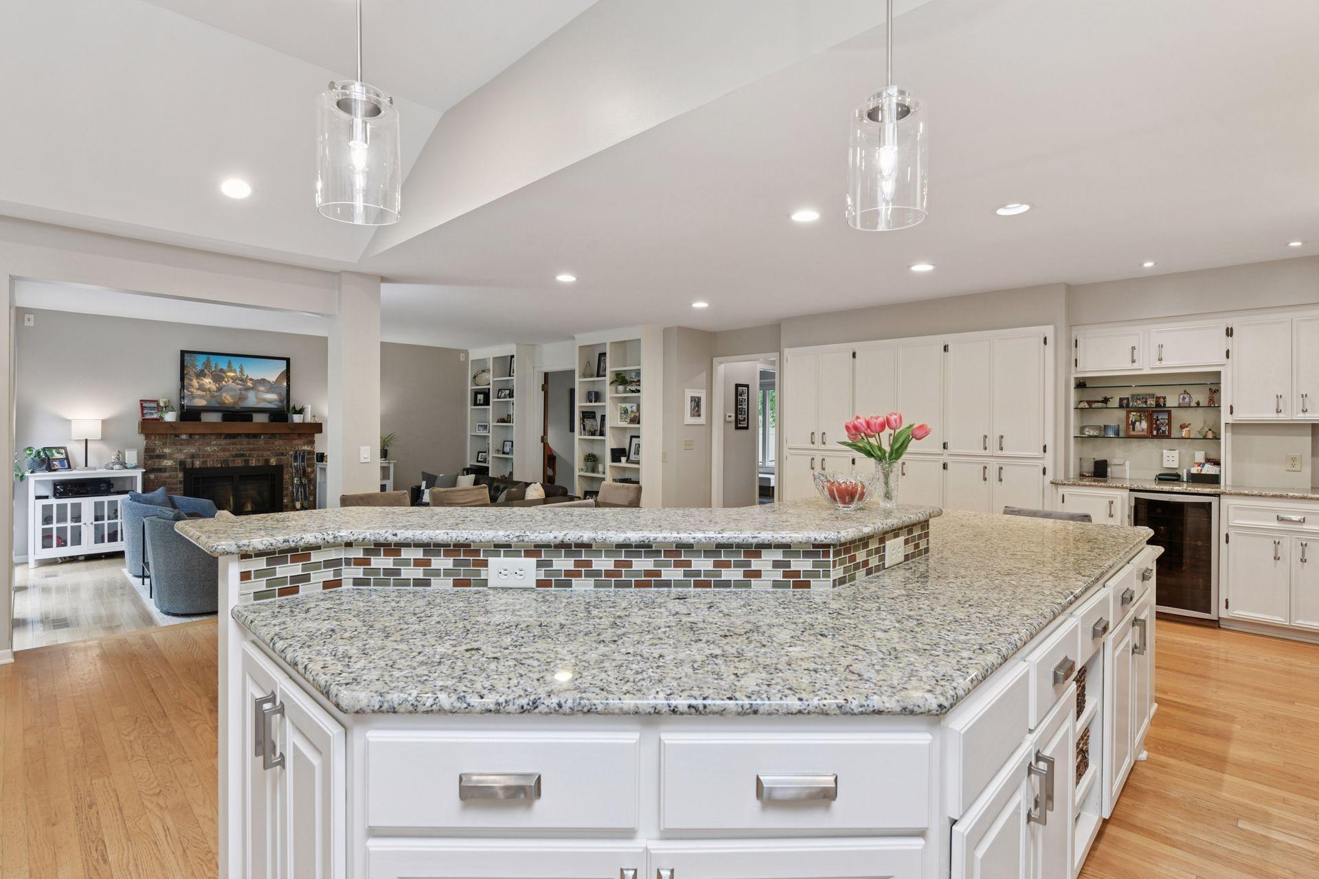 655 Holly Lane, Minneapolis, Minnesota image 13